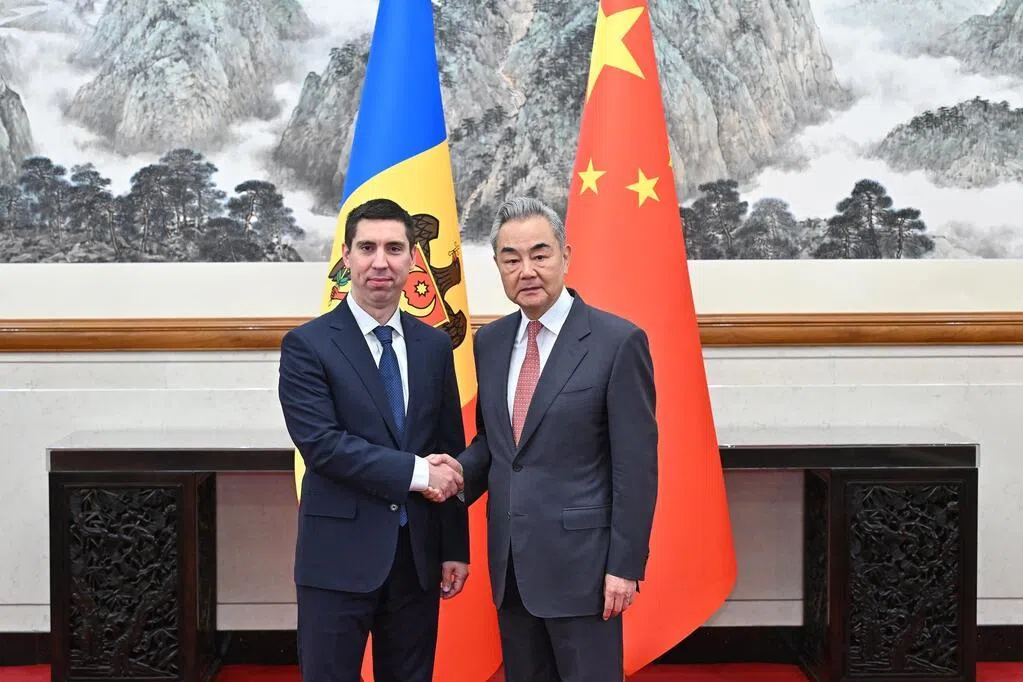 王毅见摩尔多瓦外长 吁两国扩大经贸交流