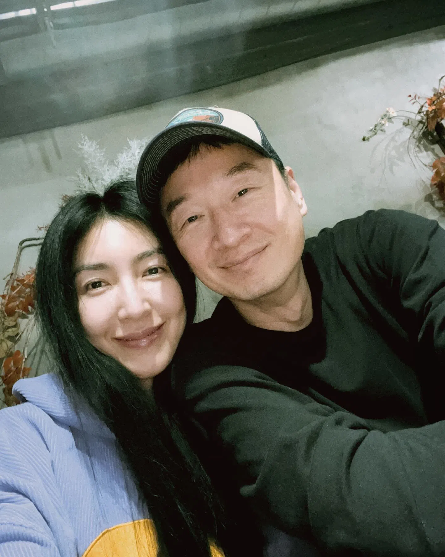 杨谨华（左）与老公Ben婚后甜蜜，两人常向对方撒娇。（取自杨谨华脸书）