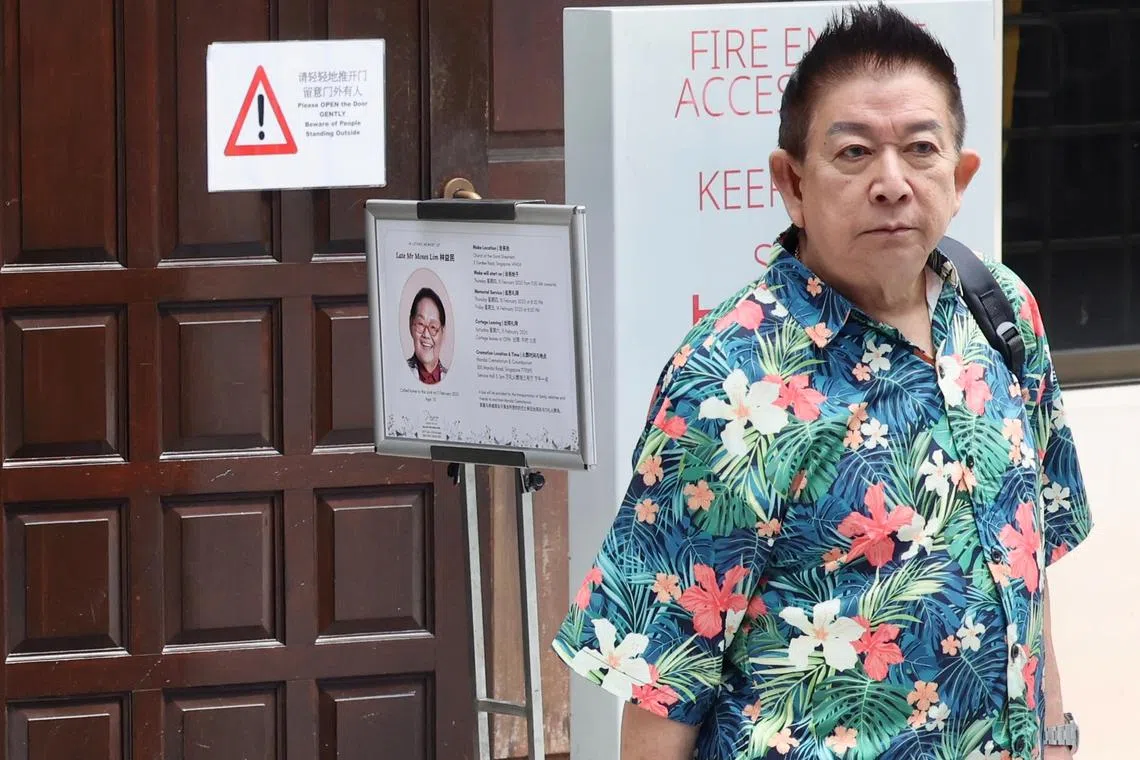 程旭辉瞻仰林益民遗容时难过落泪。（邬福梁摄）