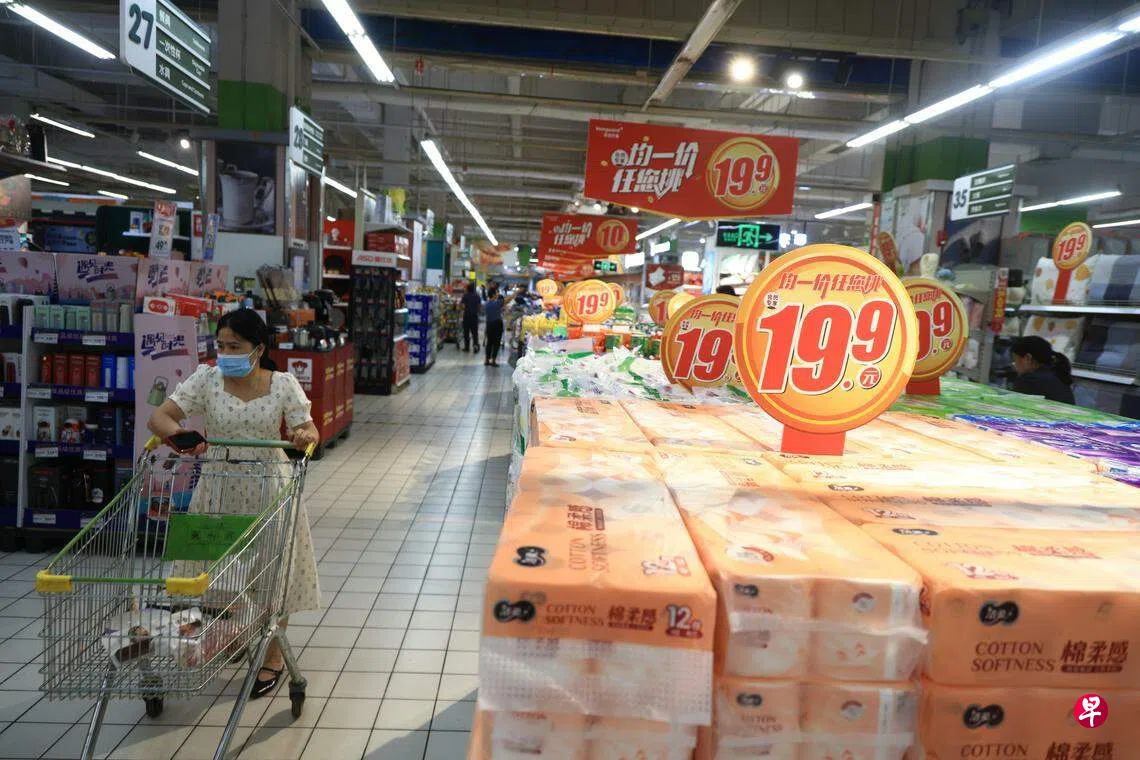 中国10月再陷通缩凸显提振内需促经济面临挑战| 联合早报