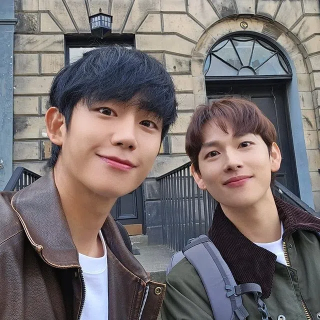 丁海寅（左）和任时完旅游风格很不同，但旅途中很好地互相配合。（取自丁海寅IG）