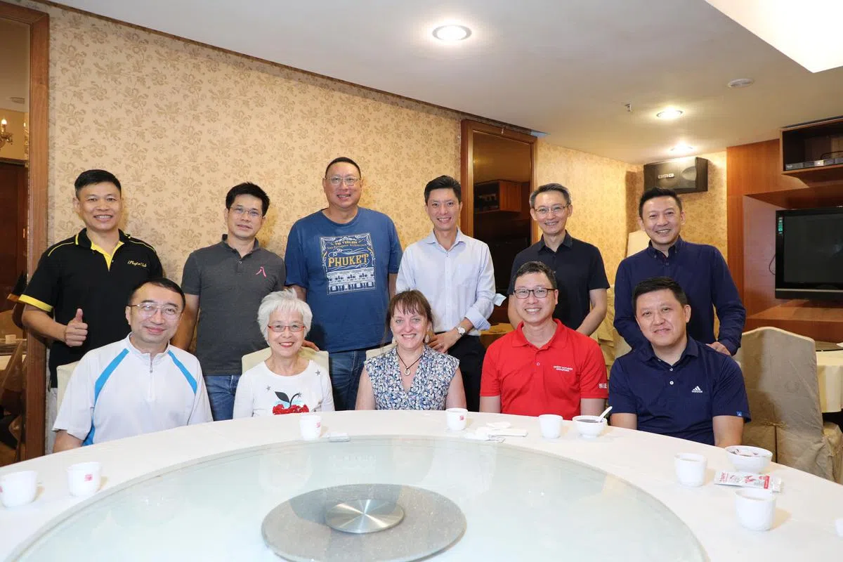 德里斯科尔来新加坡短短11天，与老同事、学生相聚场次超过20场。（林泽锐摄）