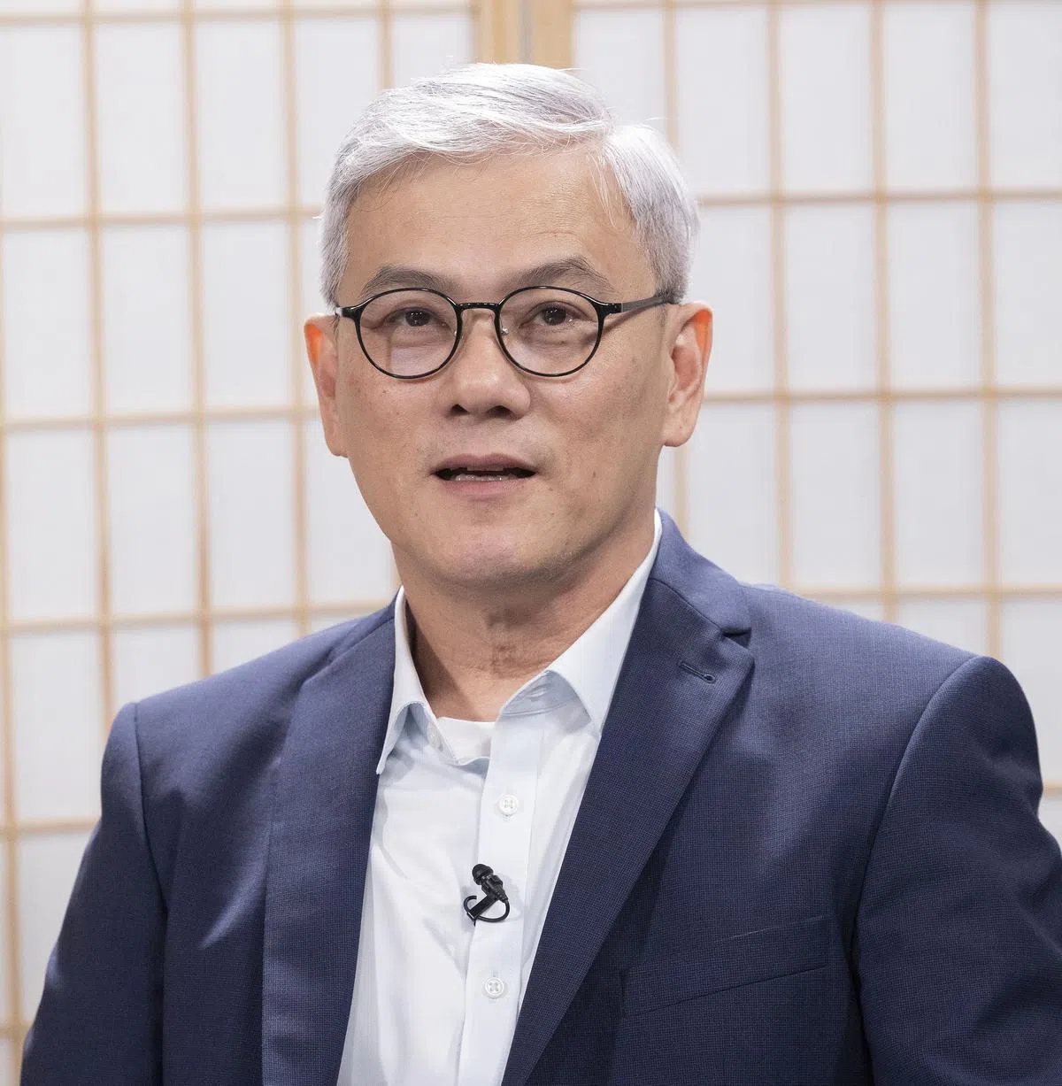 曾庆亮医师说，引起失眠的各种因素中，最主要的精神因素是因情志所伤。（陈来福摄）