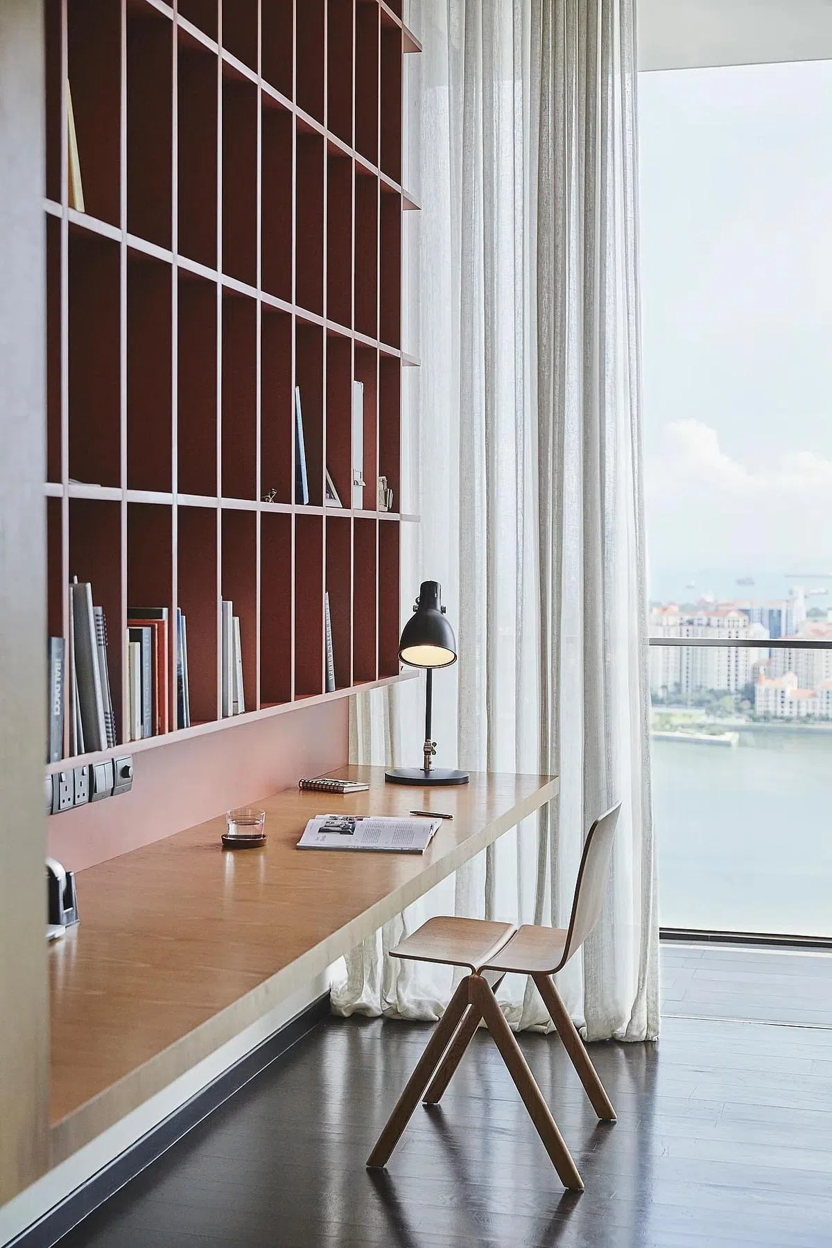 阅读角落窗外，有一览无遗的东海岸海景。（Atelier Here提供图片）