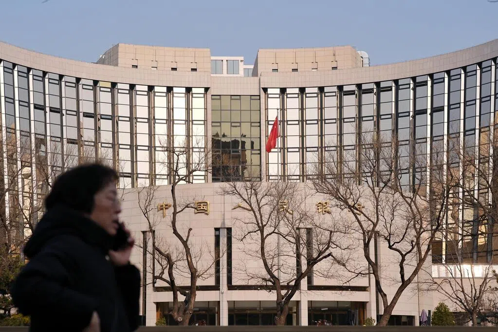 中国央行采取审慎策略 全年降息力度2021年以来最低