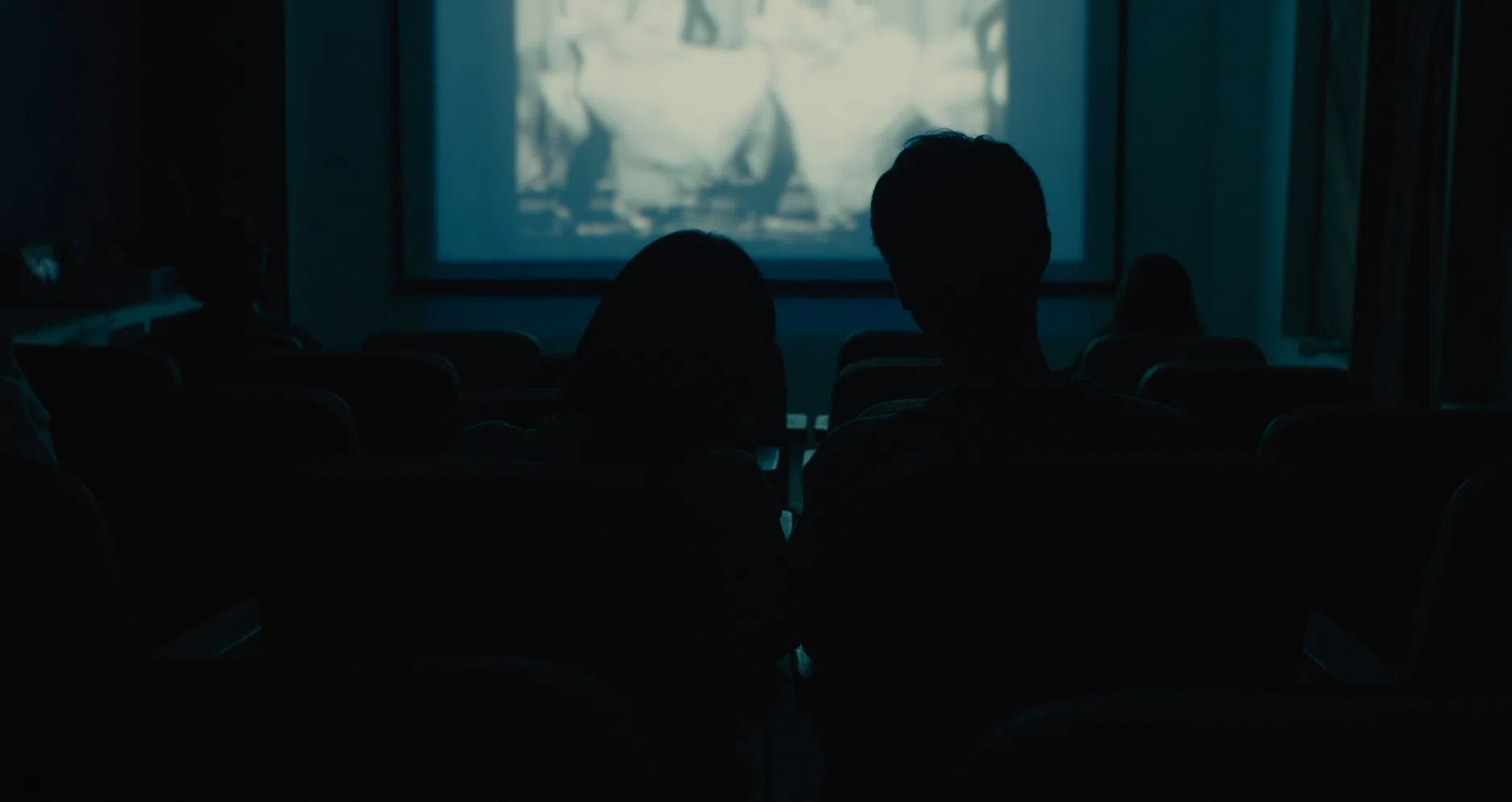 两个主角在片末，用背影展示无声胜有声的戏。（The Projector 提供）