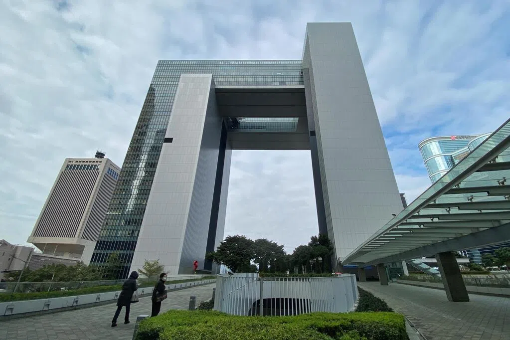 今年4月1日起 香港公务员划一加薪2%