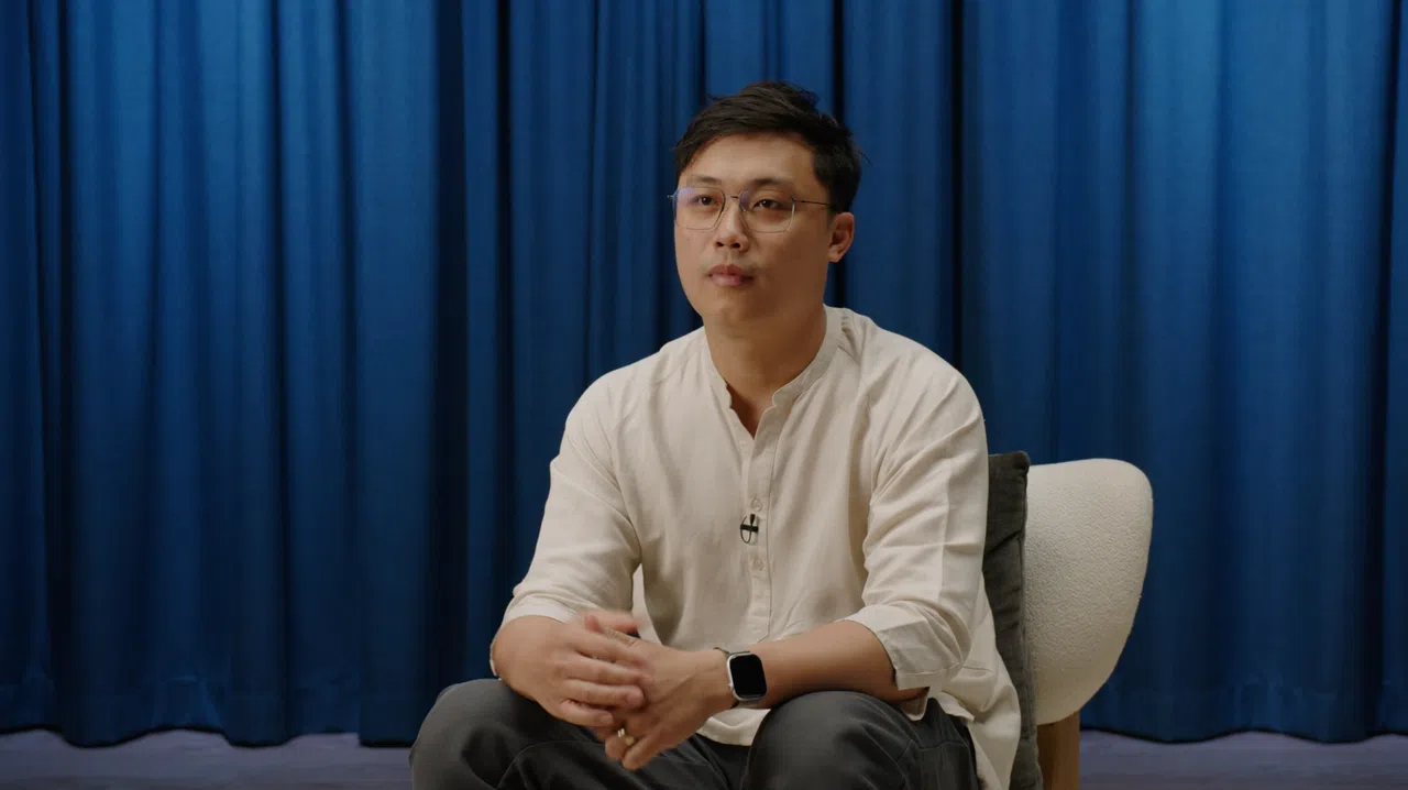 余子涵助理教授表示，只看青少年使用社媒时长意义不大，最主要要看它是否干扰到正常生活作息。（视频截图）