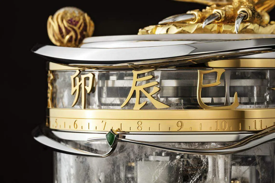 2012年正值壬辰龙年，帕玛强尼以中国历史传说为灵感，创作Le Dragon et La Perle du Savoir座钟。（帕玛强尼提供）