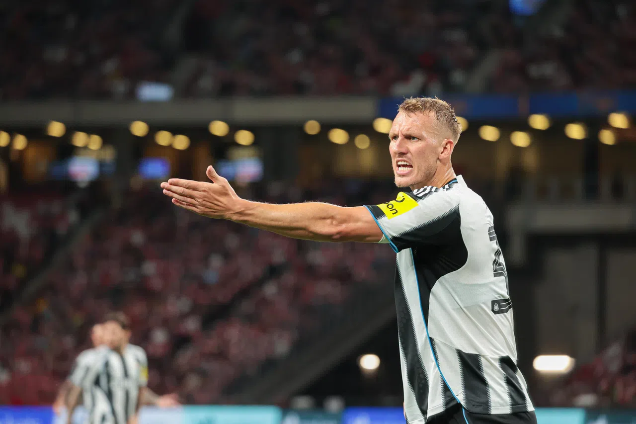 纽卡斯尔后卫巴恩在比赛中情绪激动。（李冠卫摄）