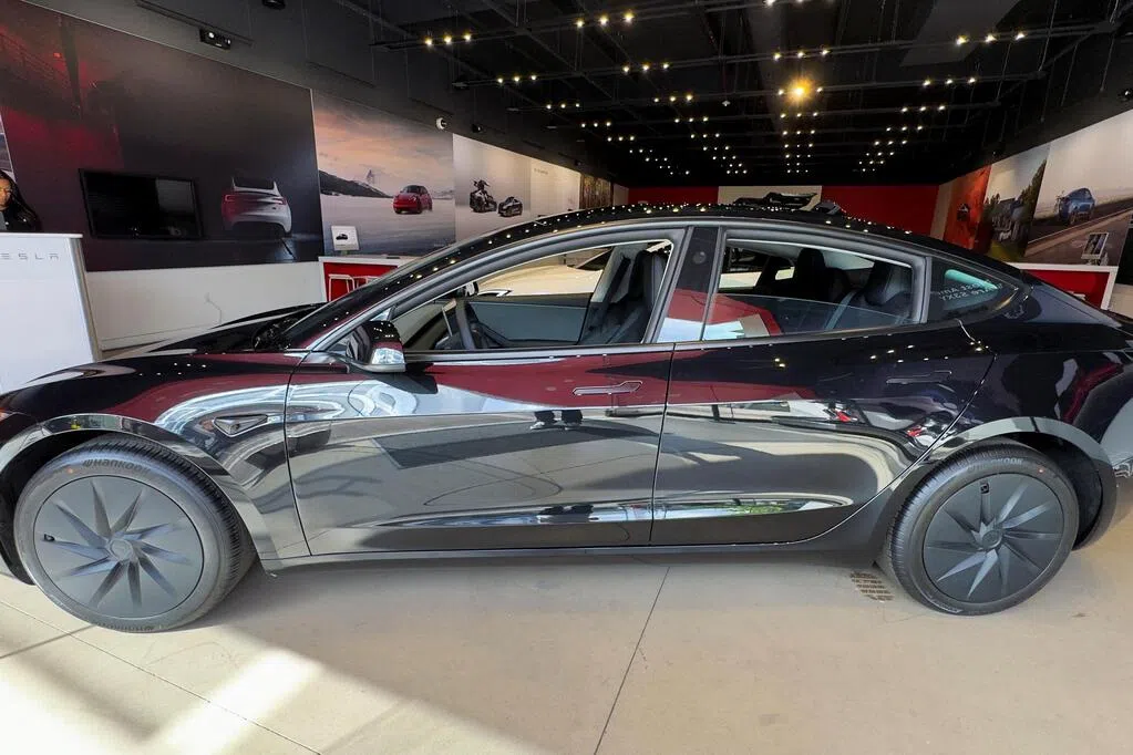 特斯拉Model 3因车门缺陷受调查