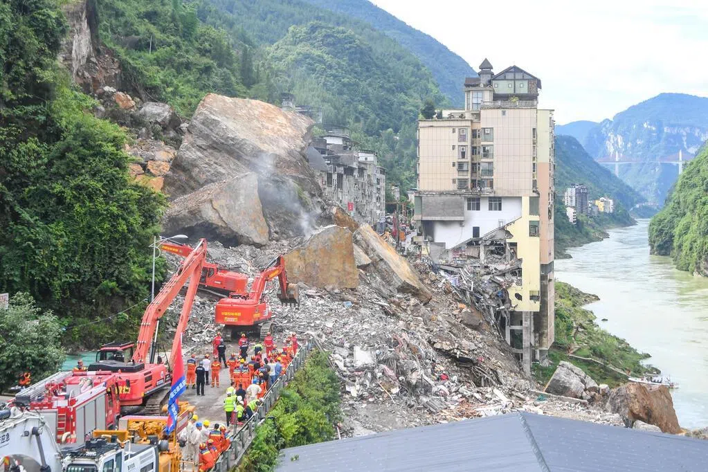 重庆彭水崩塌灾害致11死10伤50失联