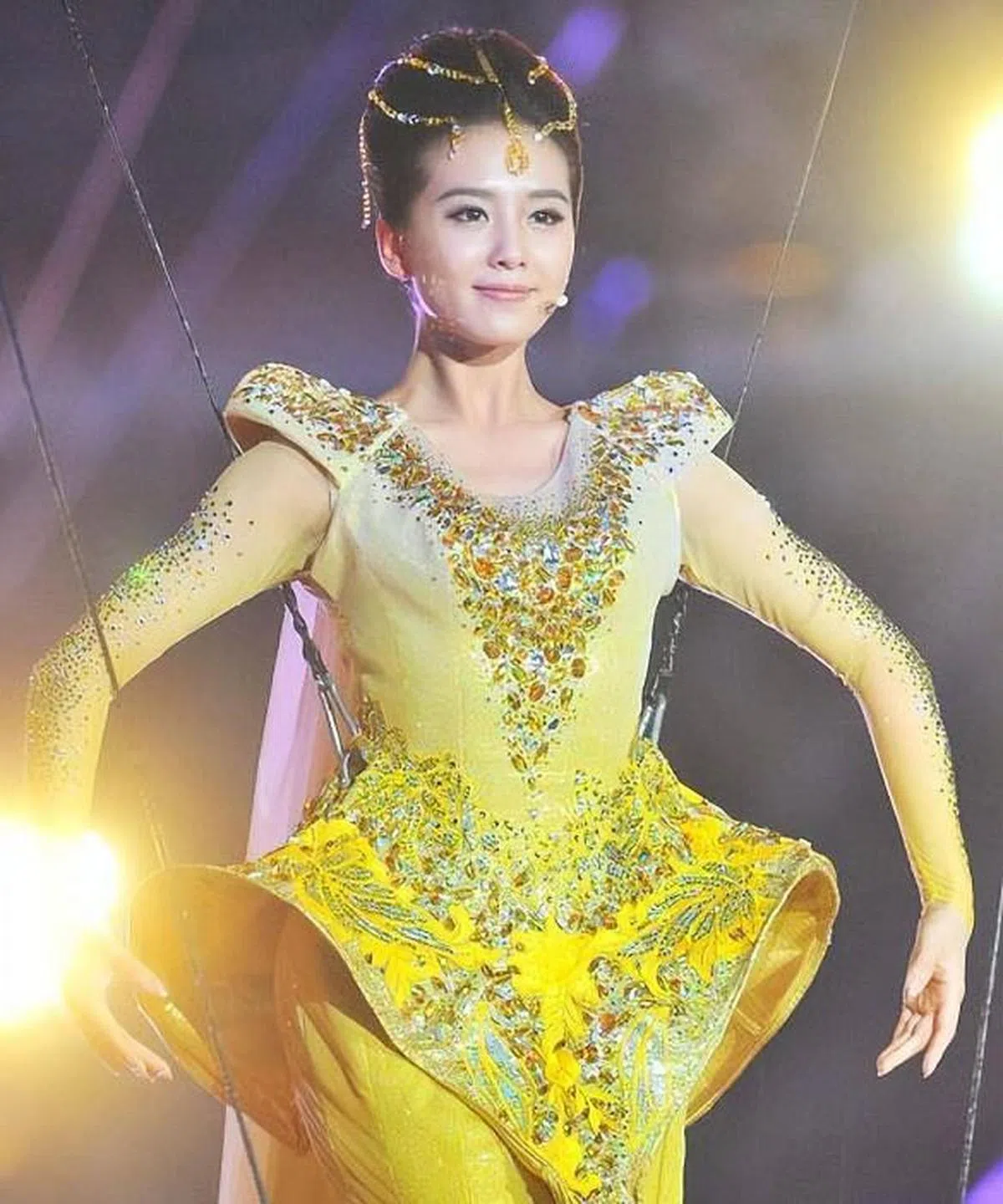 刘诗诗的金鹰女神造型。（互联网）