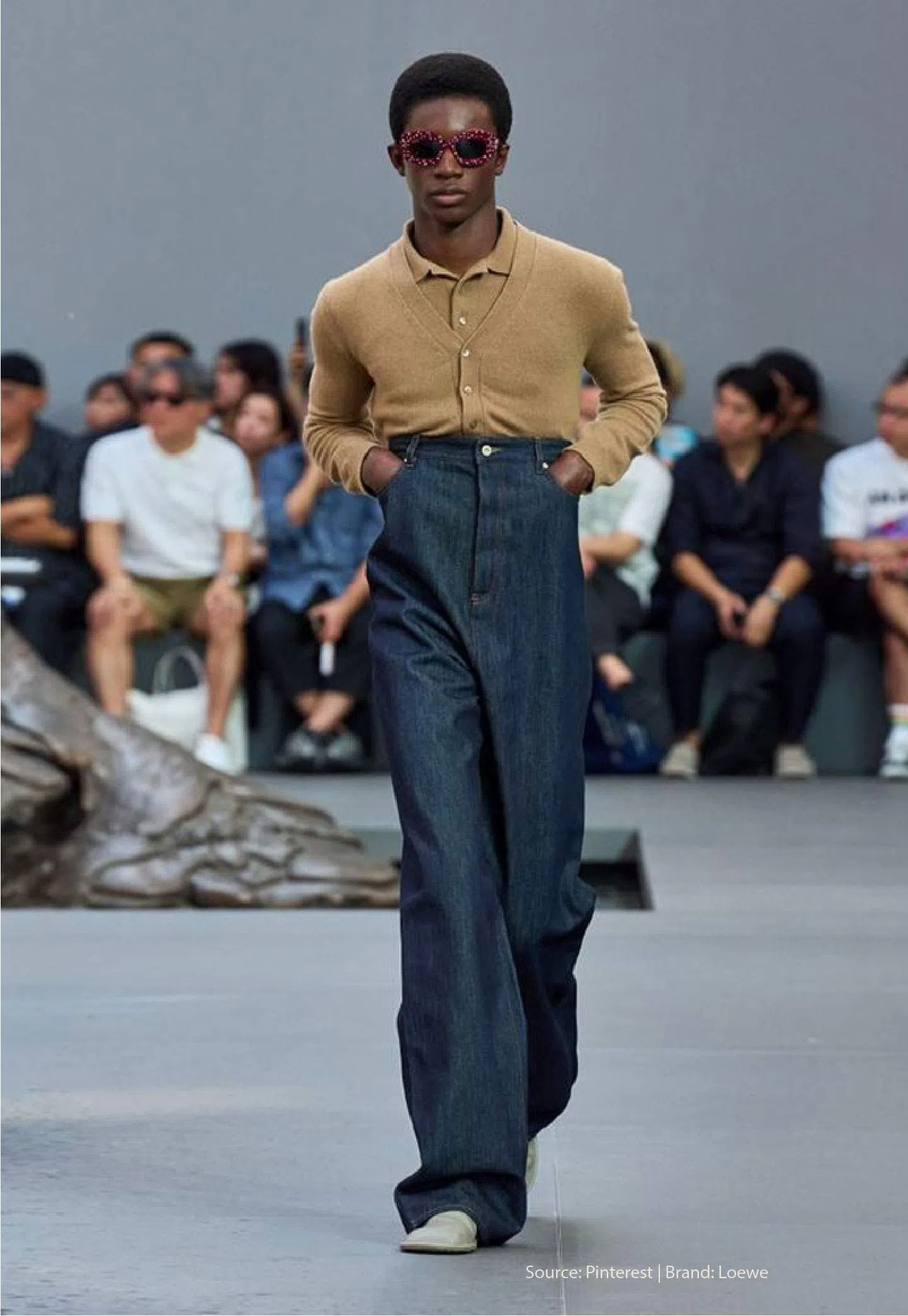 Loewe 2024秋冬男装也来高腰一下。（取自Loewe）