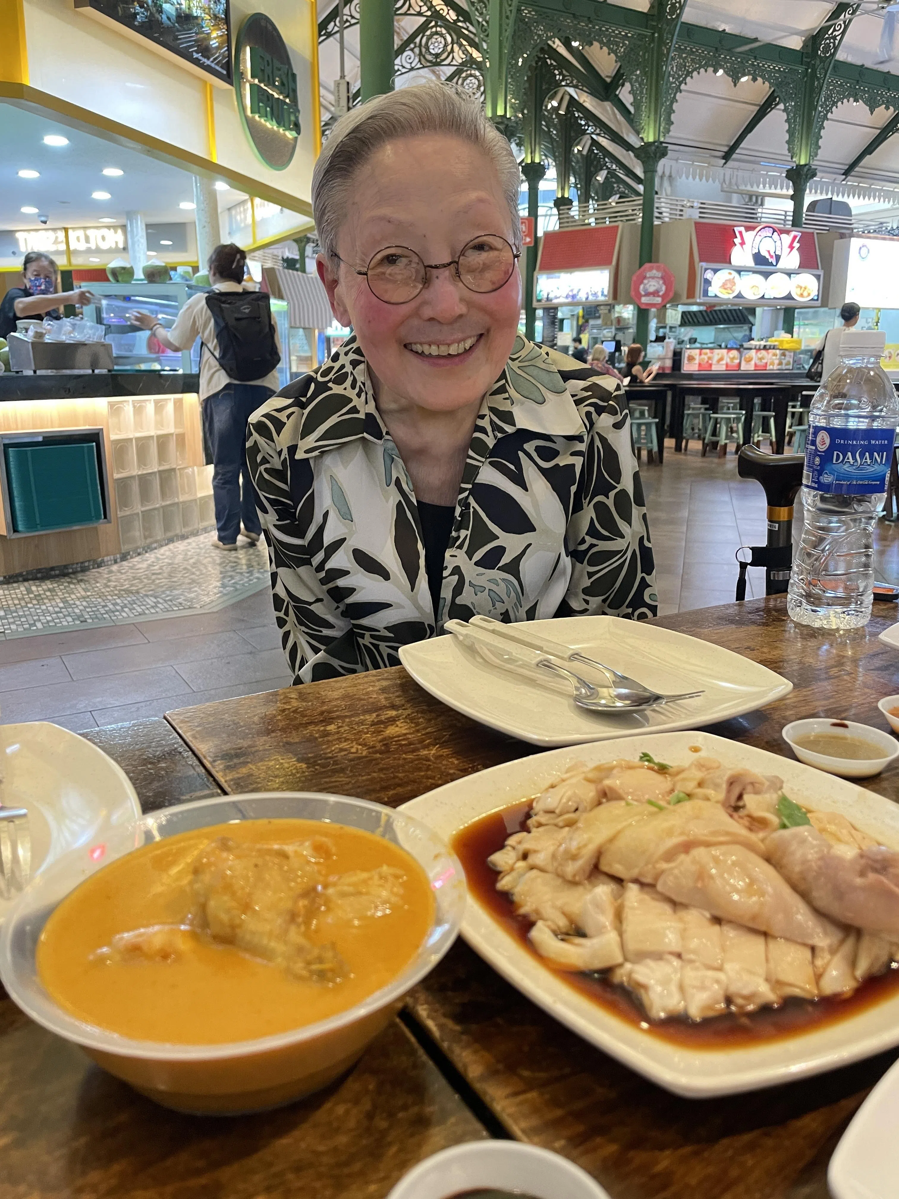 海南鸡饭和咖喱鸡在刘太来新的南洋美食清单里。（林方伟摄）
