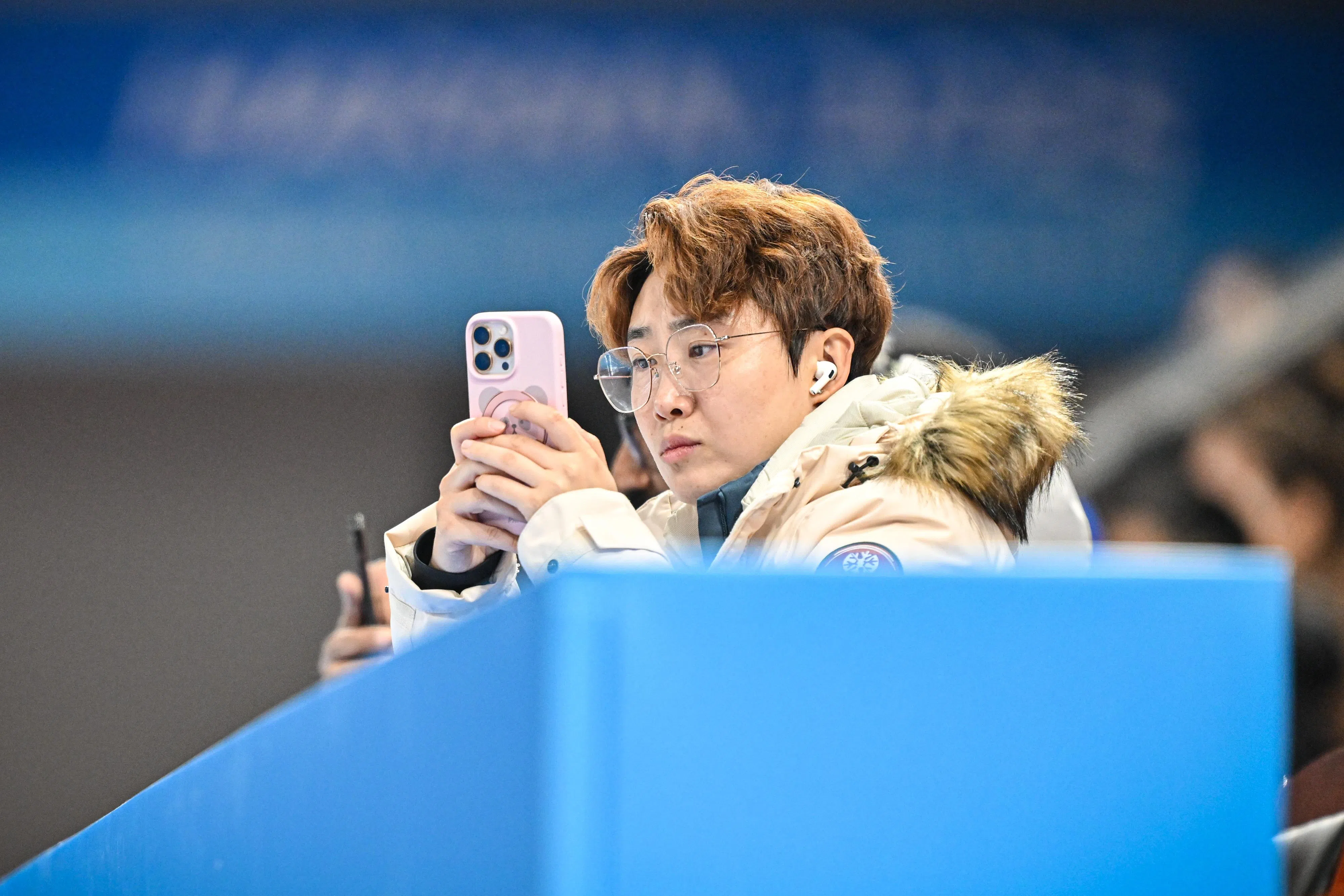 新加坡代表团团长冯天薇会到现场支持每一个新加坡选手的比赛。（新华社）