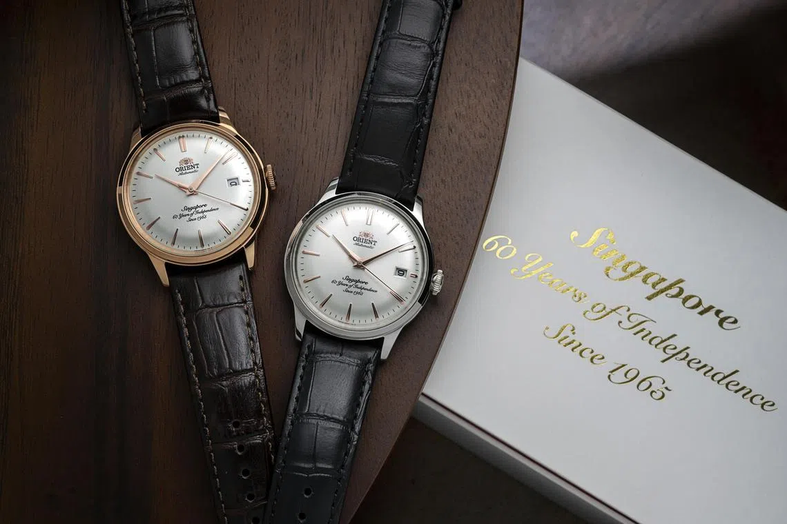 Orient Bambino SG60纪念腕表，面盘上方标注“Singapore”字样，下方写有“60 Years of Independence since 1965”。（Orient提供）