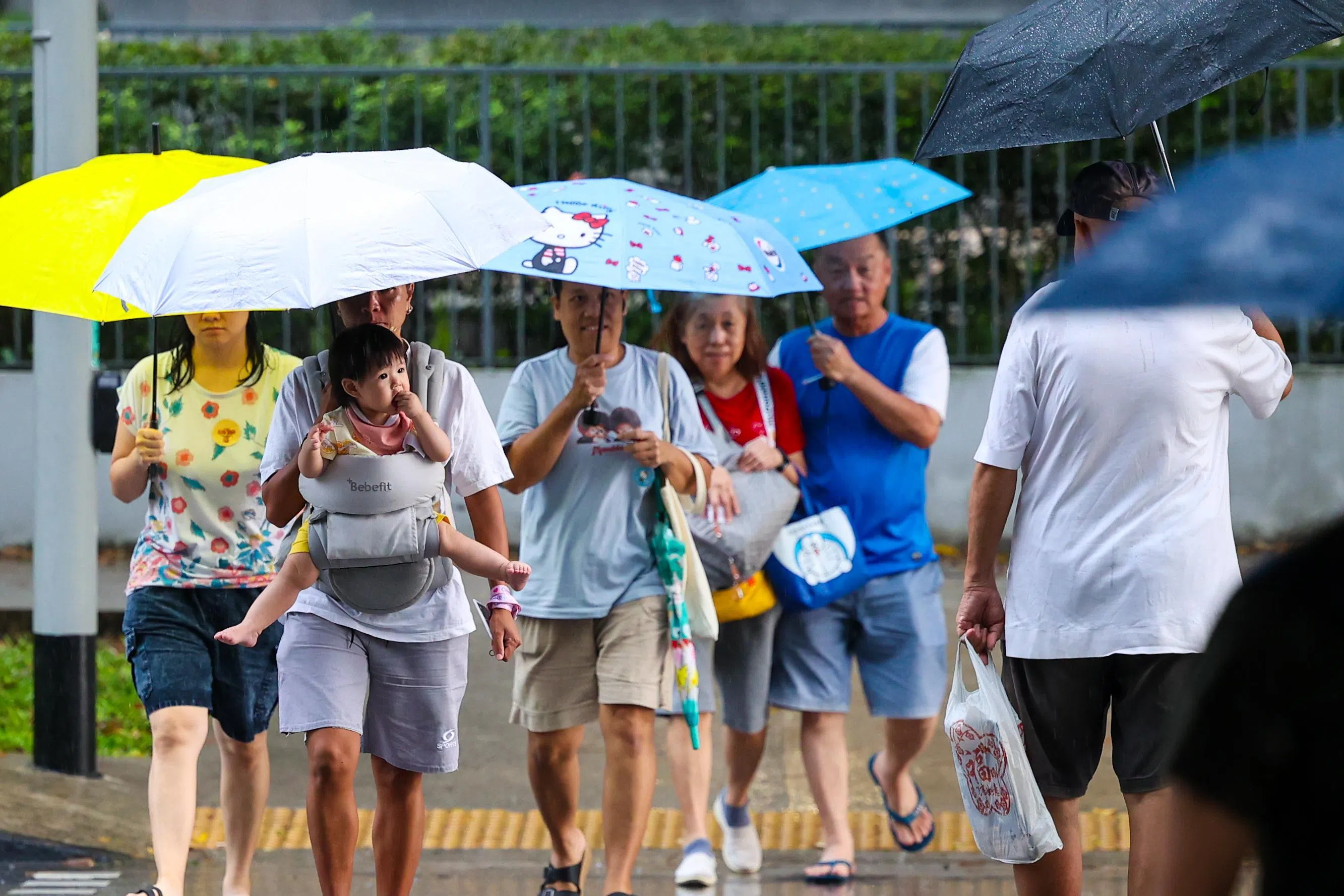 全岛多个地区星期三下午下雷阵雨，气象署当天下午在大士南记录到全岛22.7摄氏度的最低气温。（林明顺摄）