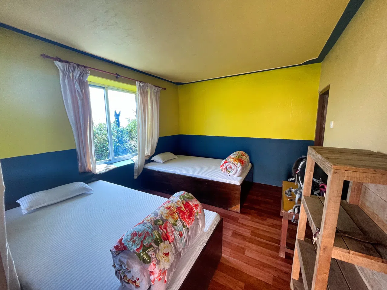 尼泊尔绝大部分徒步路线沿途都有山居或民宿可住，房间虽简朴，却足以睡上一个安稳觉。（洪伟喜摄）