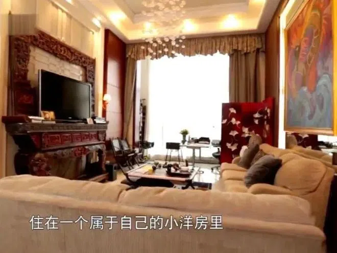 陈龙在社媒公开自己家里内景。（取自艺人微博）