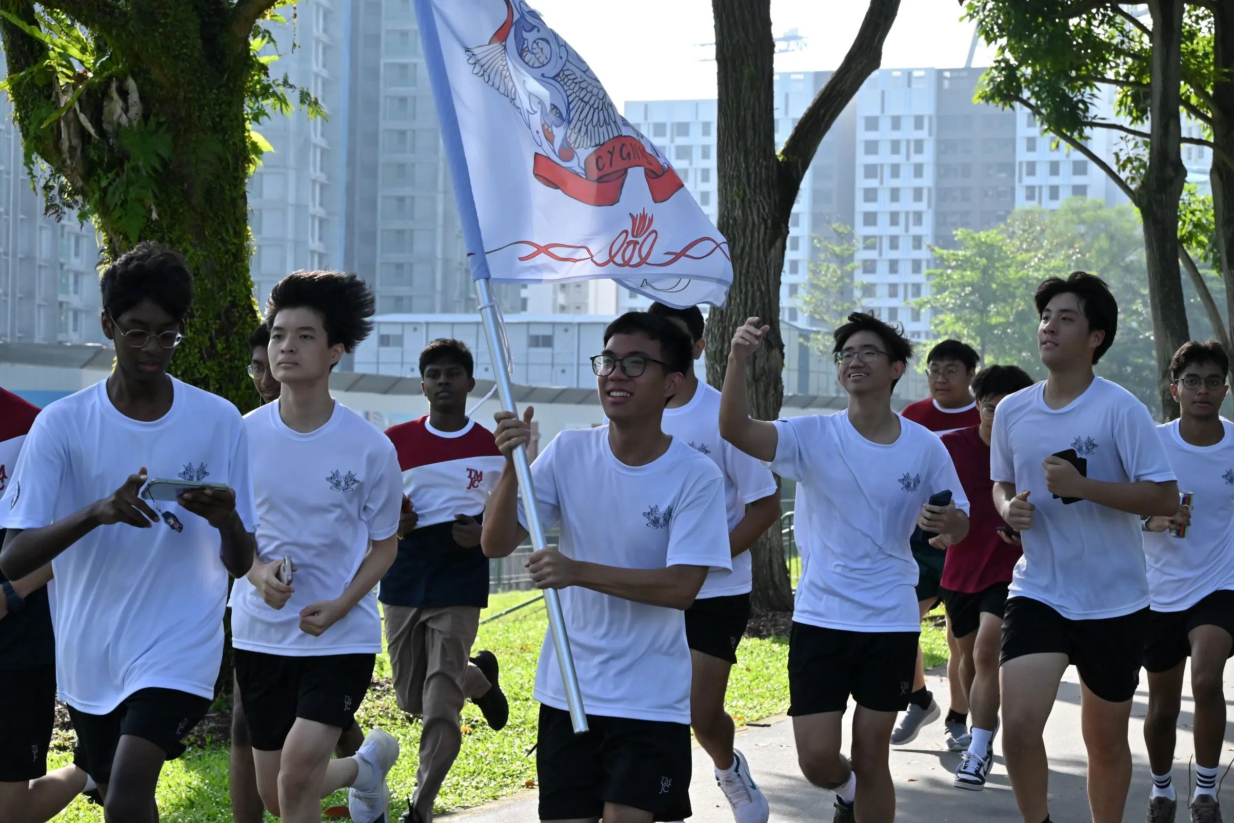 学生参加越野赛跑，汗如雨下但热情不减。（淡滨尼美廉初级学院提供）
