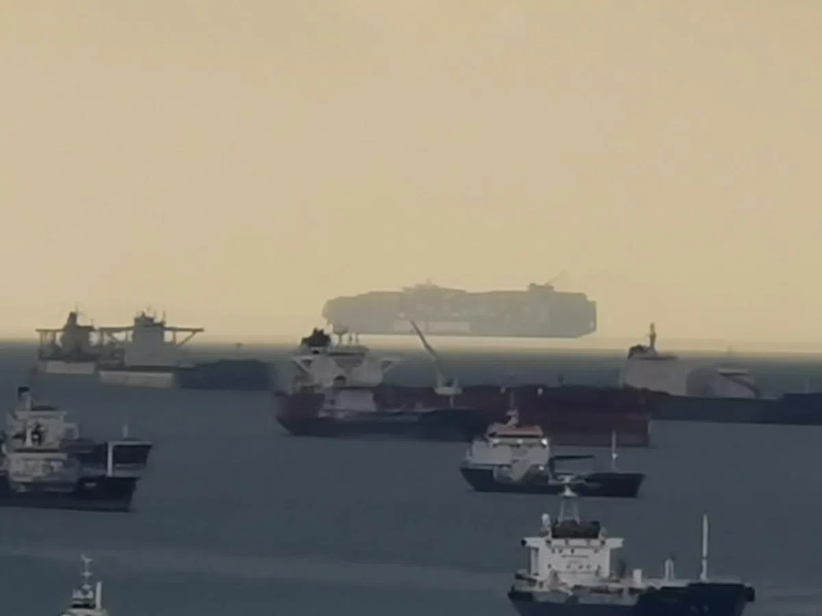 高国伟用手机拍到“幽灵船”景象。（受访者提供）