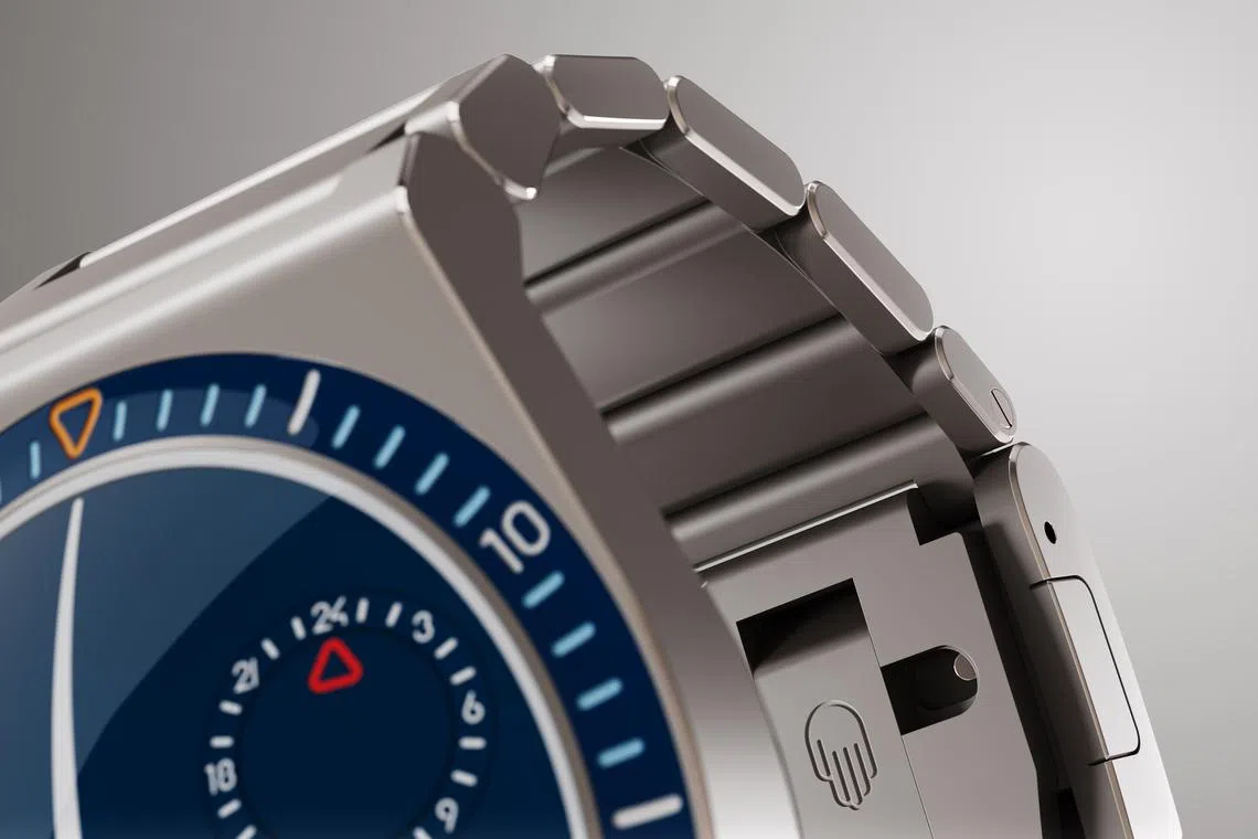 TYPE 7是Ressence首次推出搭载一体式钛金属表链的作品，有五段可调节折叠扣。（Ressence提供）