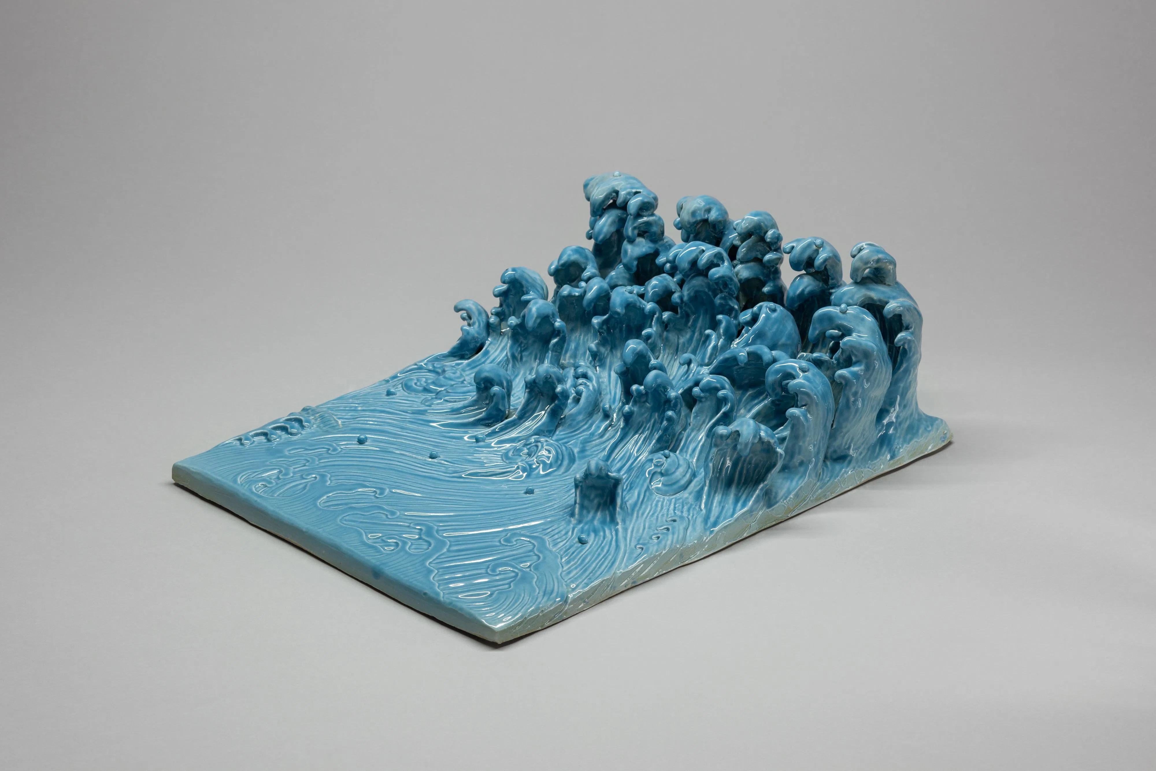 艾未未瓷作《浪》（2004）。（新加坡当代唐人艺术中心提供）