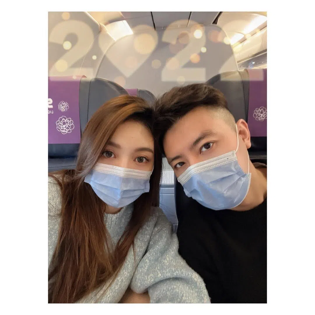 吴亚馨2022年与圈外男友结婚，并生下儿子，家庭生活幸福美满。（取自吴亚馨IG）