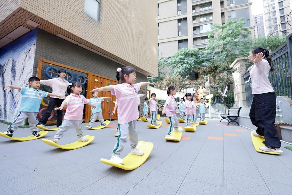 云南公立幼儿园要求家长提供薪资流水 官方：不规范非必要