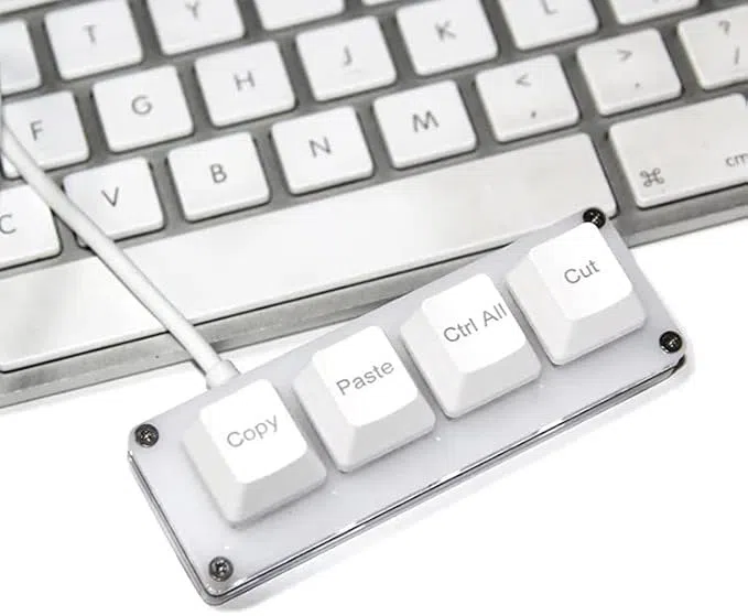 挑选日常高频使用的按键，组成迷你版自定义外接键盘。（互联网）