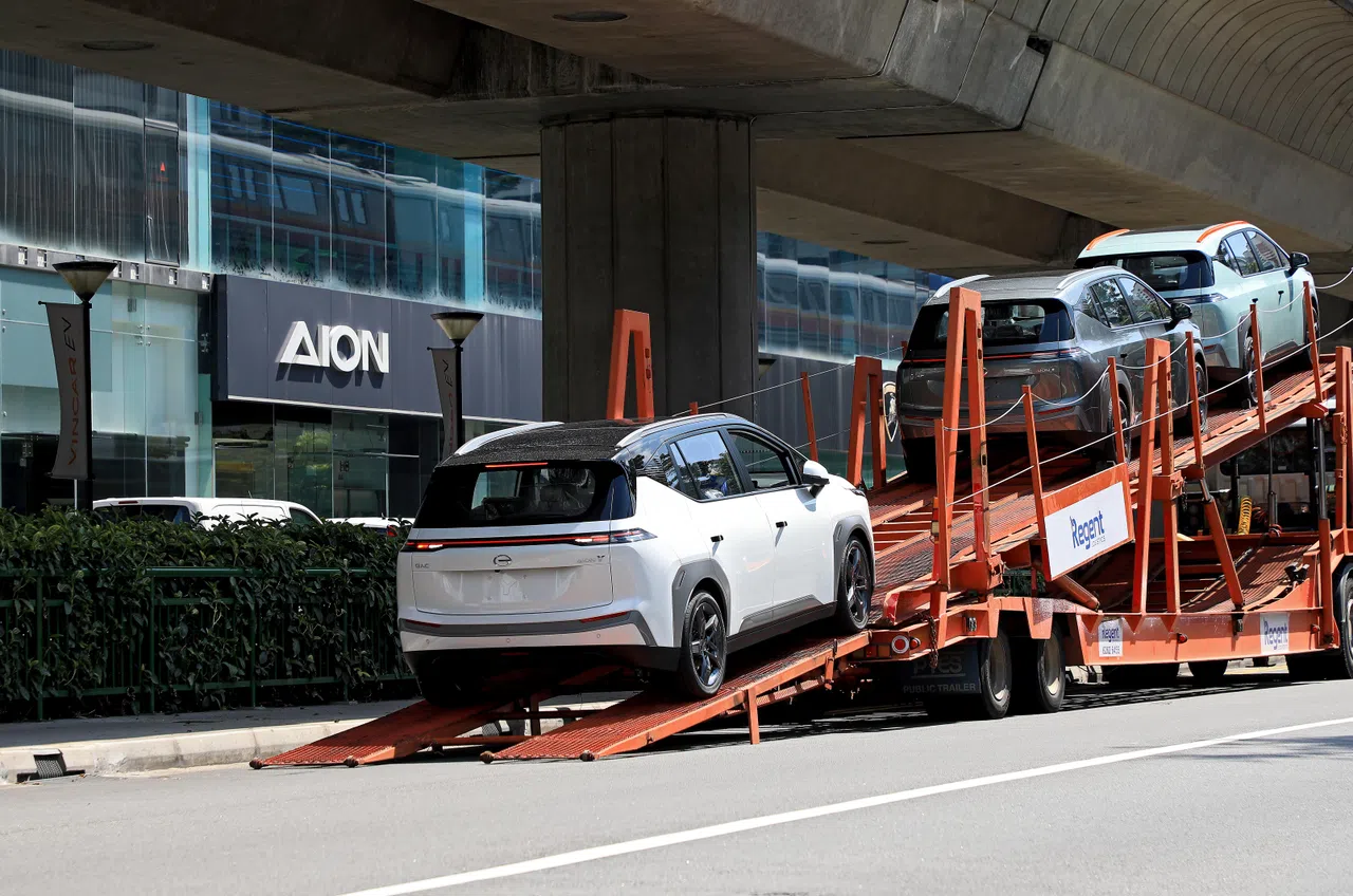 中国电动车制造商加大在东南亚的推销力度。今年来已有至少六个中国电动车品牌登陆新加坡，Vincar面对极大竞争压力。（何炳耀摄）
