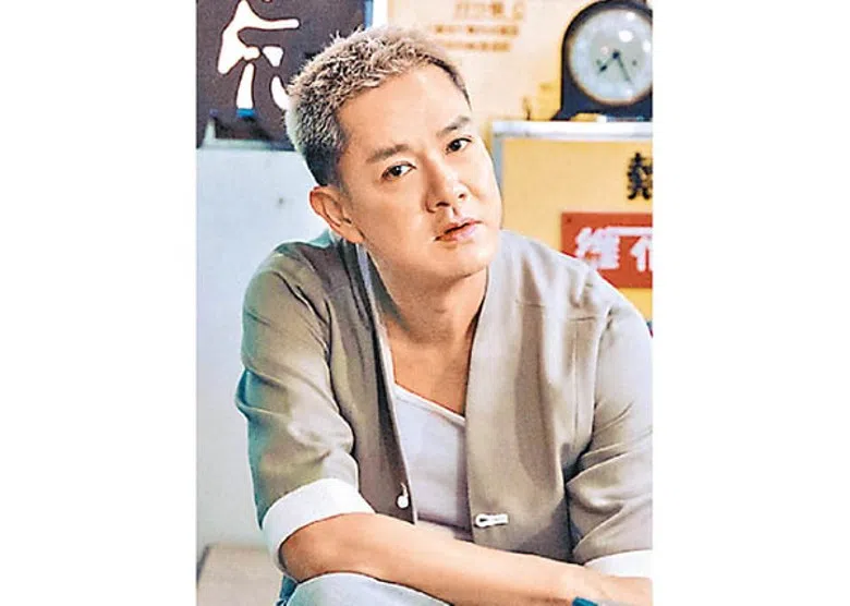 蓝奕邦被邓紫棋歌迷狂嘲“一生成就远不及小妹妹一场秀”，也生气发文反击。（互联网）