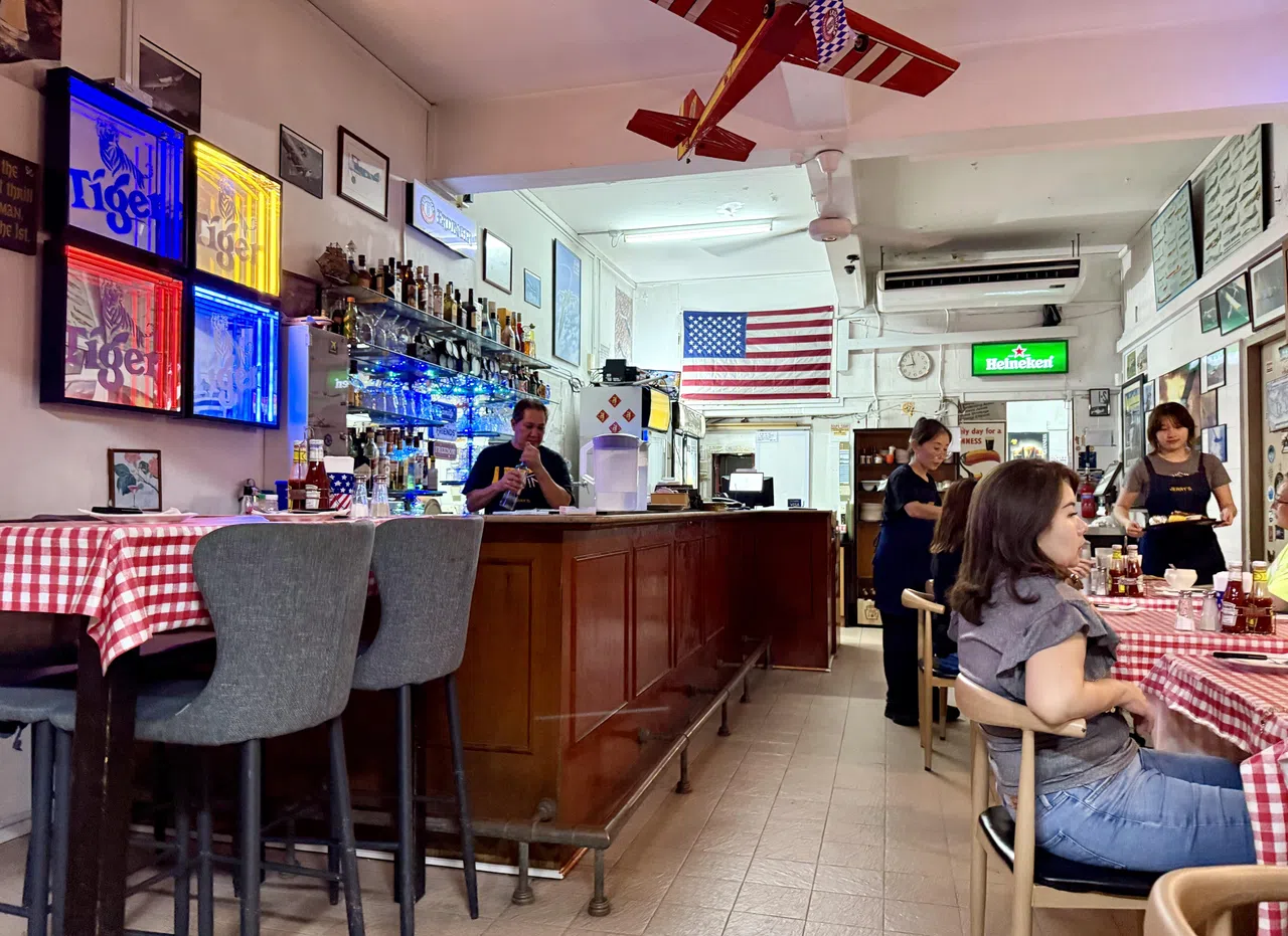 Jerry’s BBQ & Grill室内用餐区，溢满怀旧情怀。（叶晓虹摄）