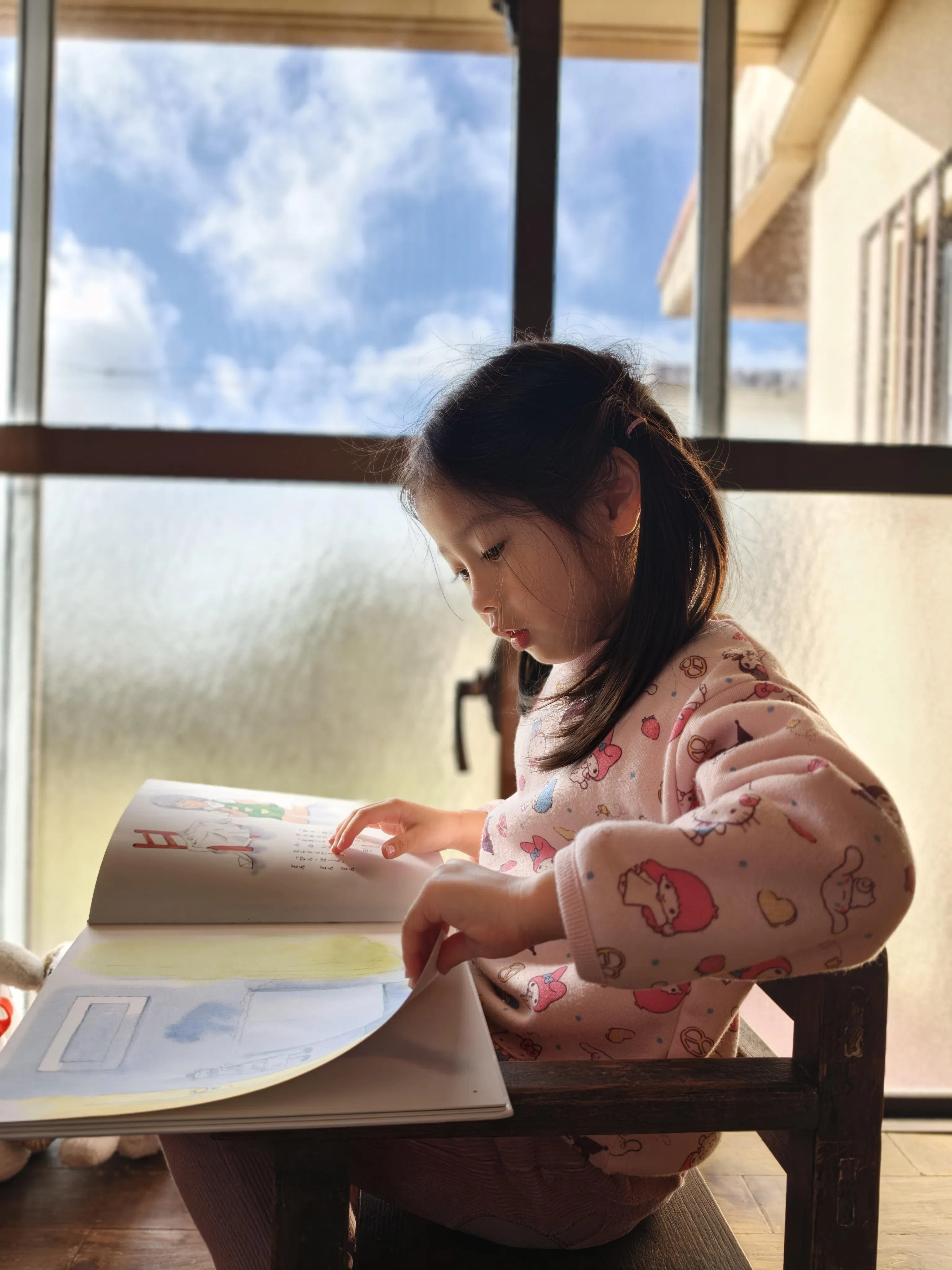 人像摄影模式把人物拍得很唯美，背景虚化出色。（黄少伟摄）