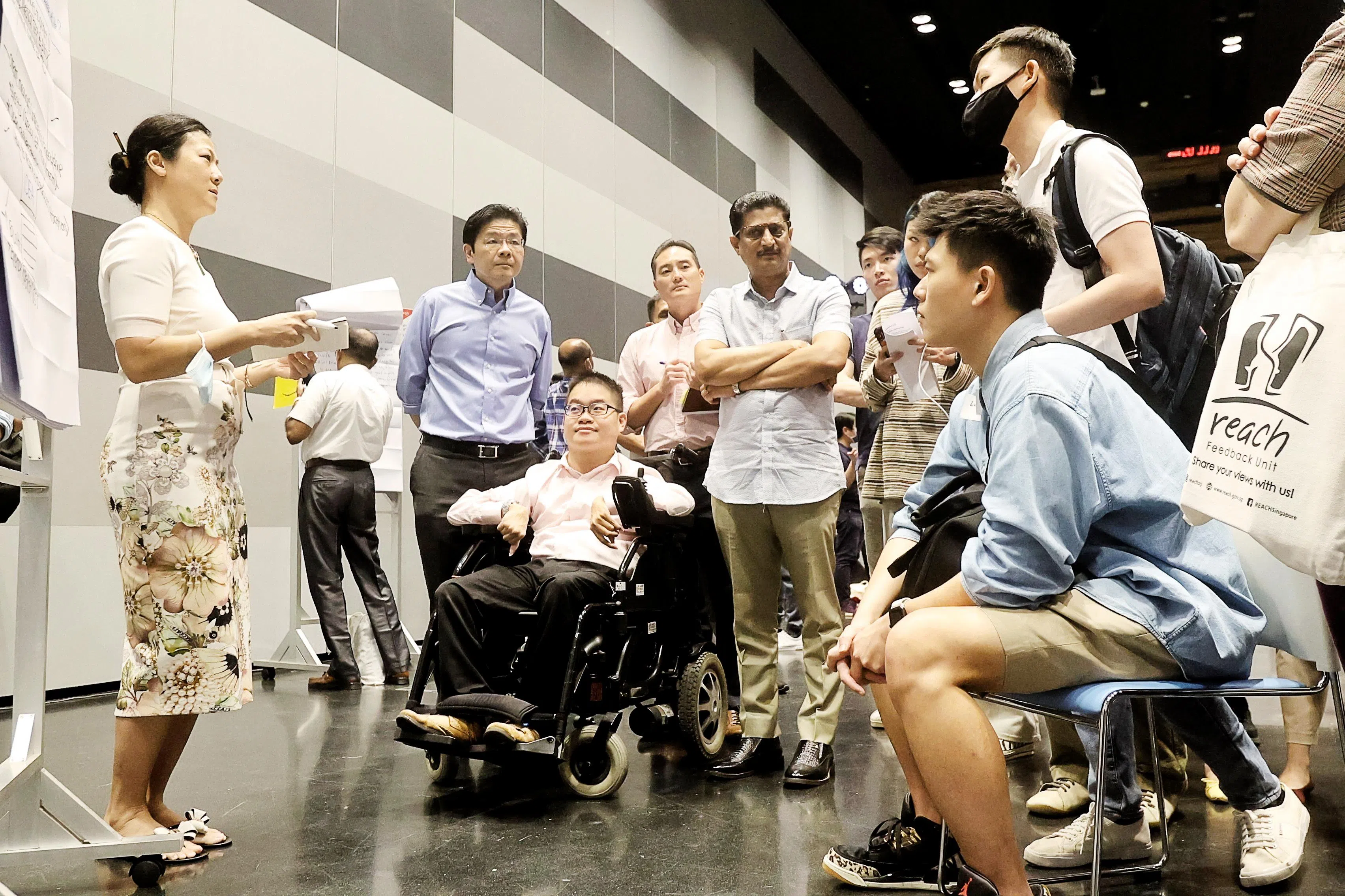 黄循财说，政府会帮助人民发挥潜能，确保人人都能从社会发展中获益，同时加强风险分担和社会支持体系，更好地保障所有人，并确保人们遭遇挫折后有能力重新站起来。我国会加强社会韧性与团结，确保在面对任何挑战和威胁时都能保持强大和高效。（档案照片）