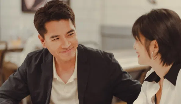 王传一（左）饰演高富帅总监得心应手。（互联网）