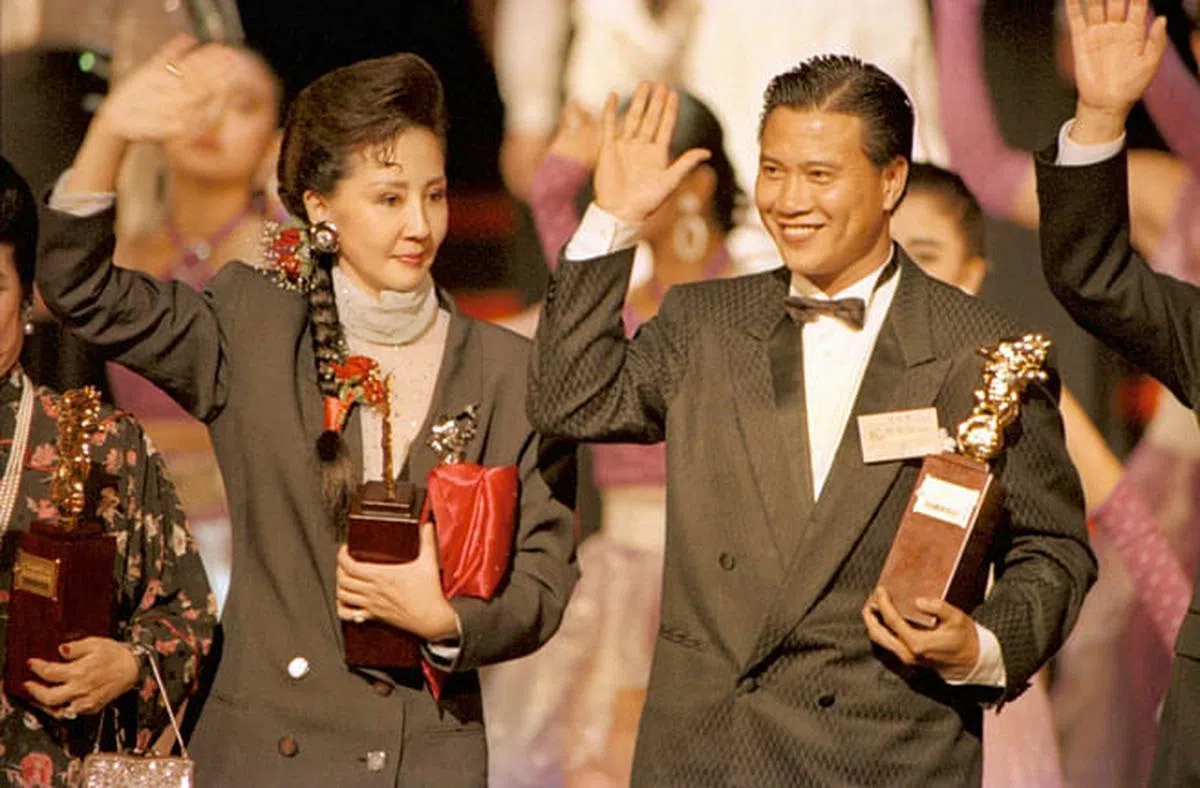 马之秦1988年出席金龙奖，右为万梓良。（互联网）