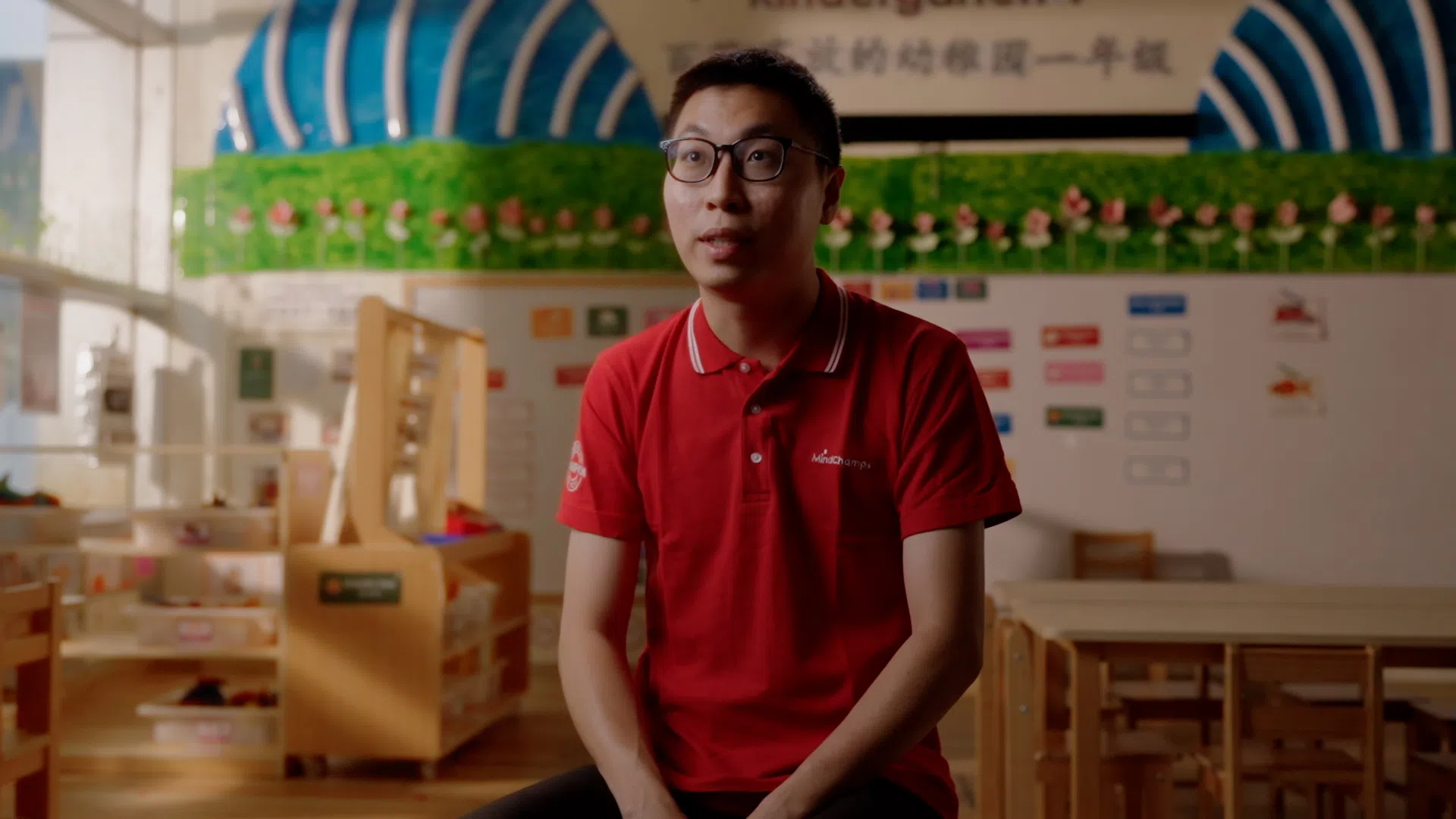 白佳文刚入职时，曾面对不少家长的怀疑与不信任，让他一度感到心凉。（视频截图）