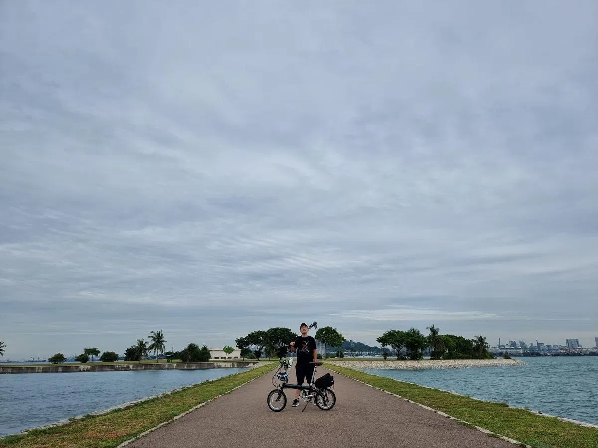 蓝天、白云、海浪、沙滩和我的脚踏车！（摄影/李健玮）