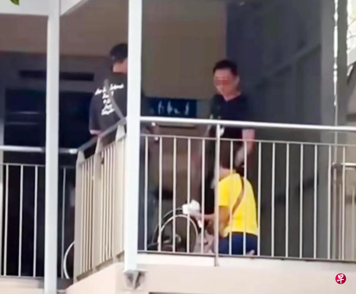 【红蚂蚁】无论是下跪或其他状况 执法者都须懂得应对