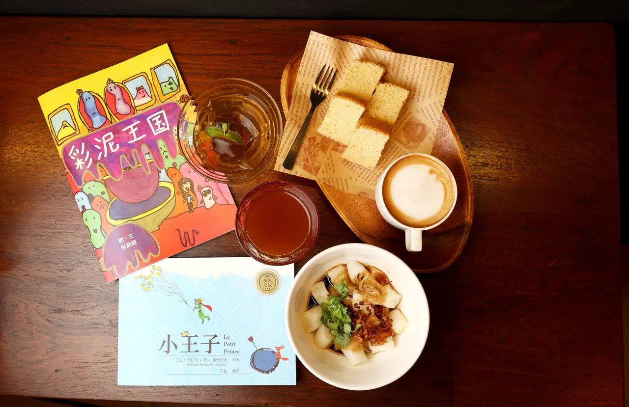 健康饮食与童书，是童言童语的特色。（何家俊摄）