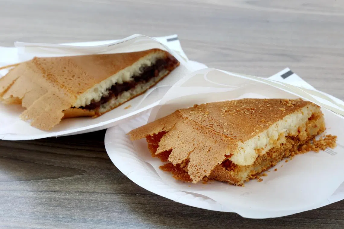 Pancake King的面煎粿现做现卖，外层酥脆可口。（龙国雄摄）