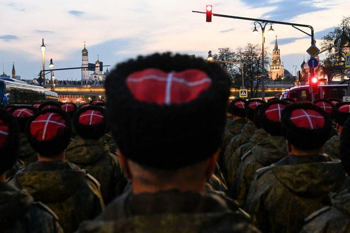 4月27日，俄当局在莫斯科市中心举行胜利日阅兵排练。（法新社）