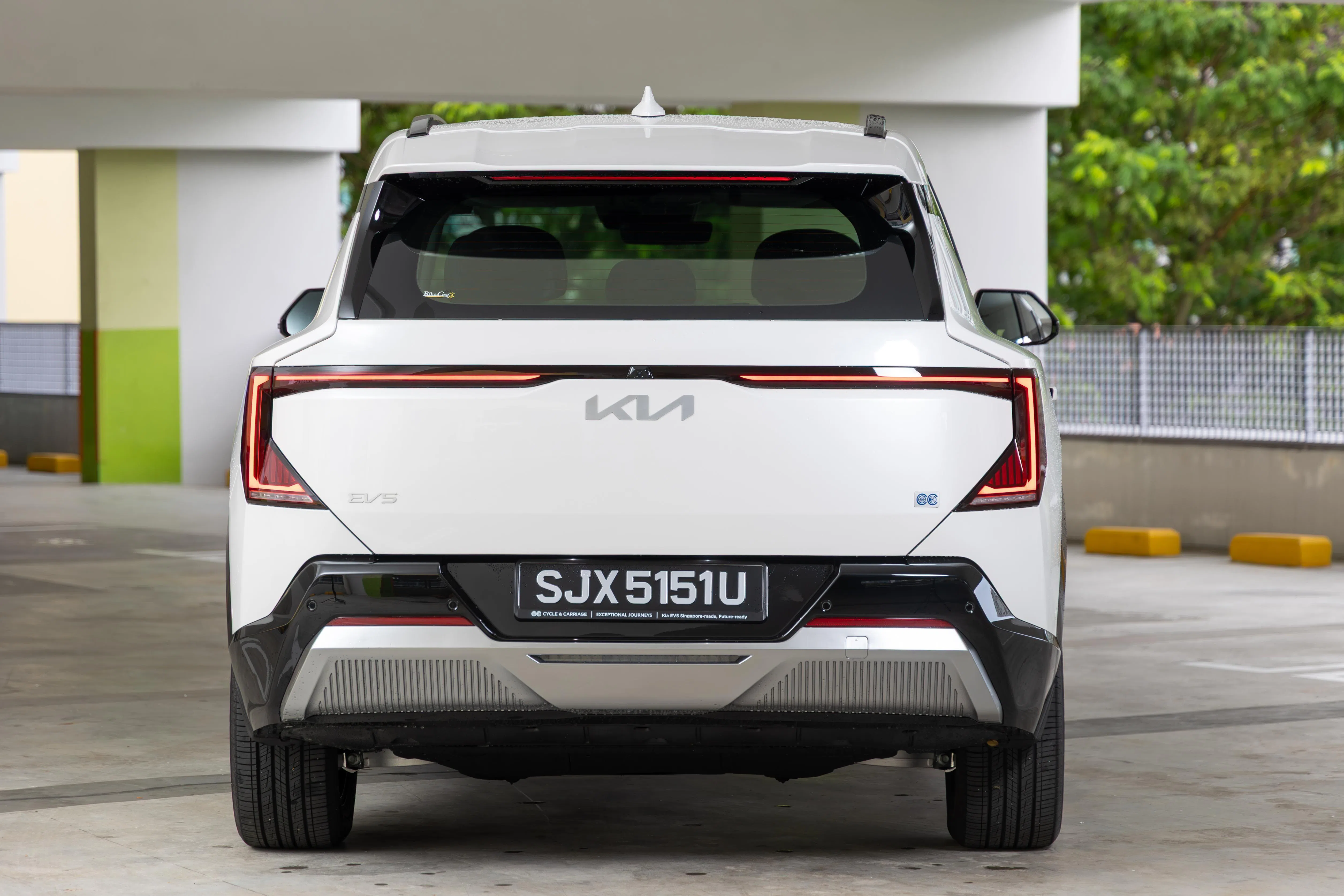 尾部灯组采用狭长设计，风格与前大灯相似。（吴先邦摄）