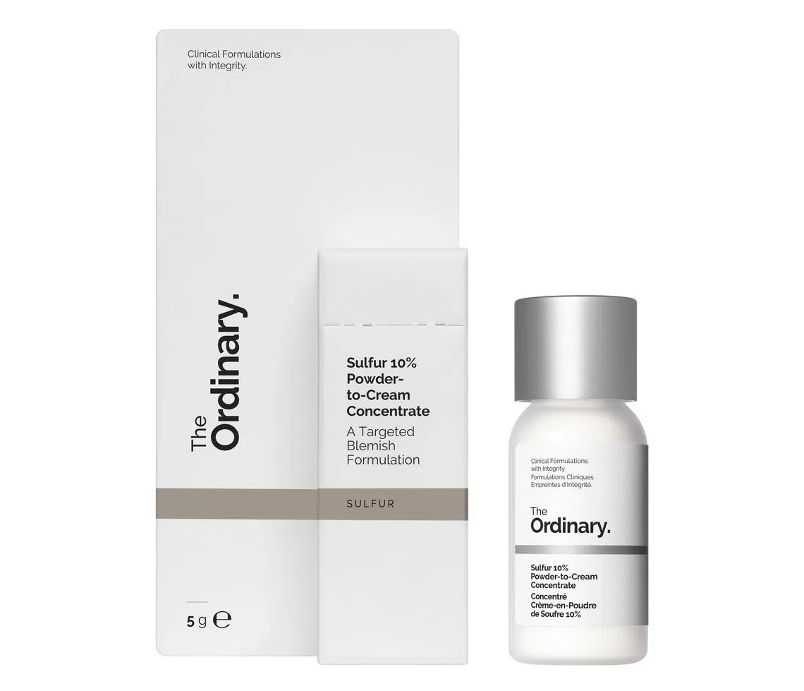 The Ordinary的抗痘新品Sulfur 10% Powder-to-Cream Concentrate，以硫为核心材料，功效包括缓解红肿和调节油脂分泌。（品牌提供）