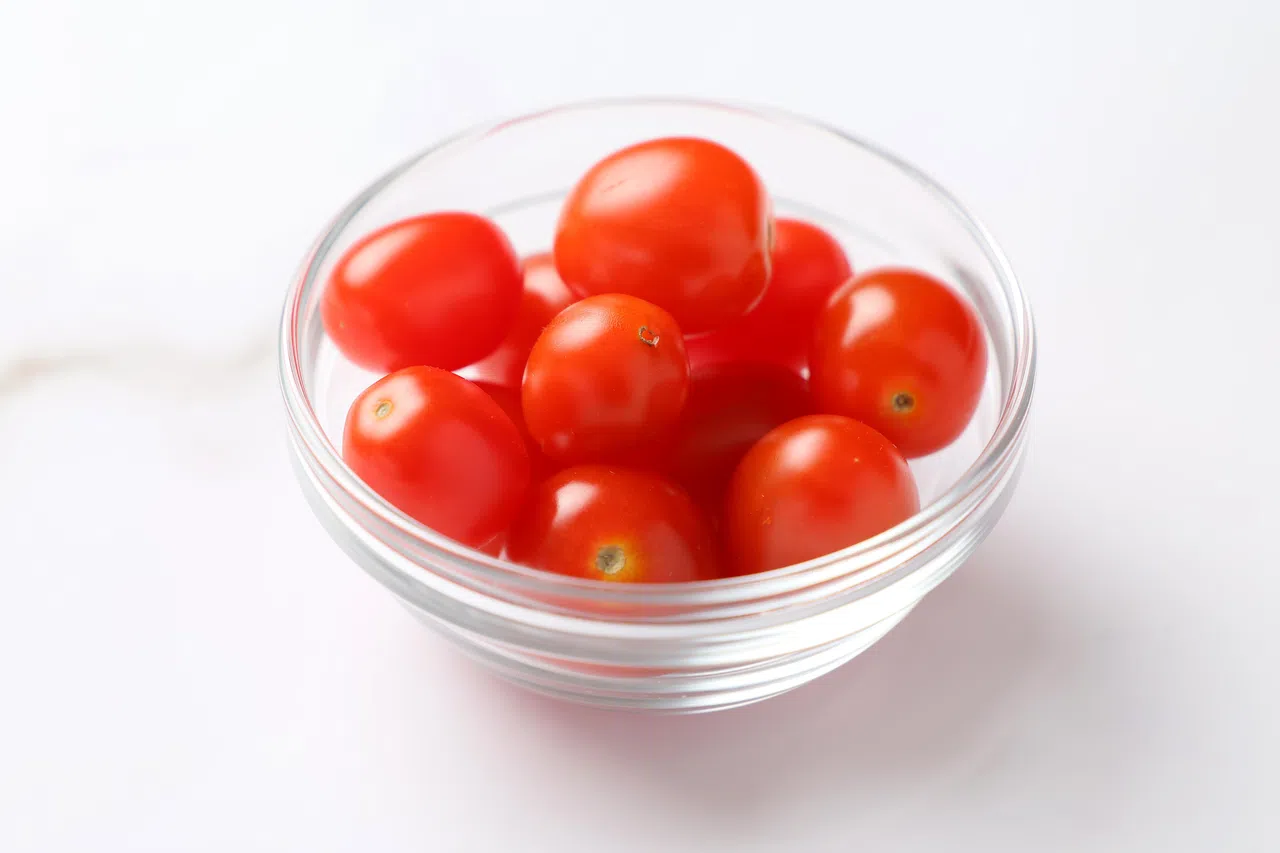 生吃樱桃番茄有助保留其中的维生素C，煮熟再吃则可摄取较多茄红素。（龙国雄摄）