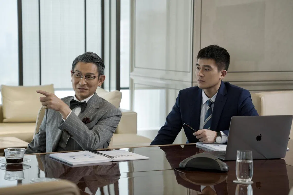 刘德华（左）和欧豪在《猎金游戏》中是师徒关系。（邵氏机构提供）