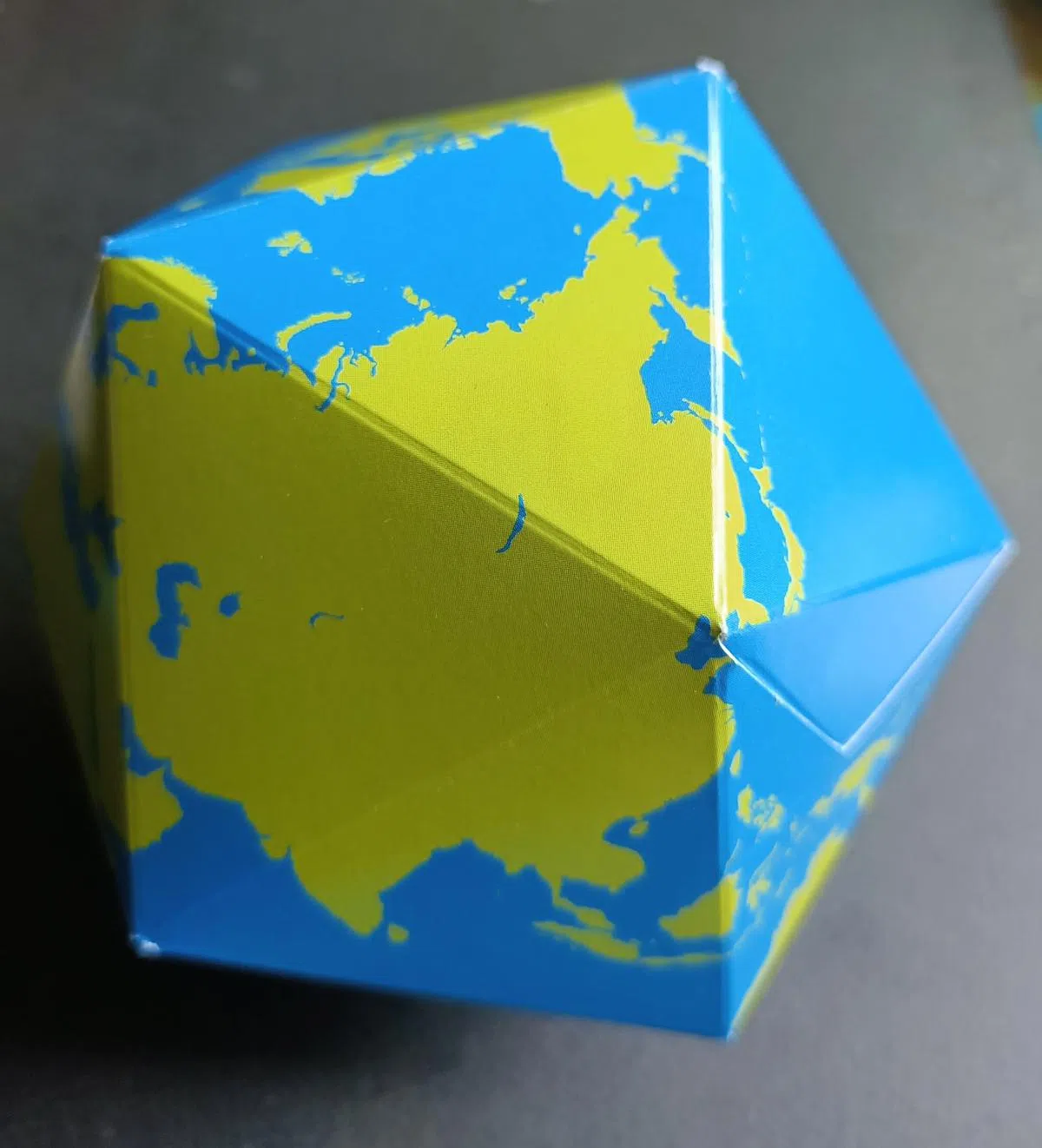 富勒的正20面体“地球仪”。（皓琦／图）