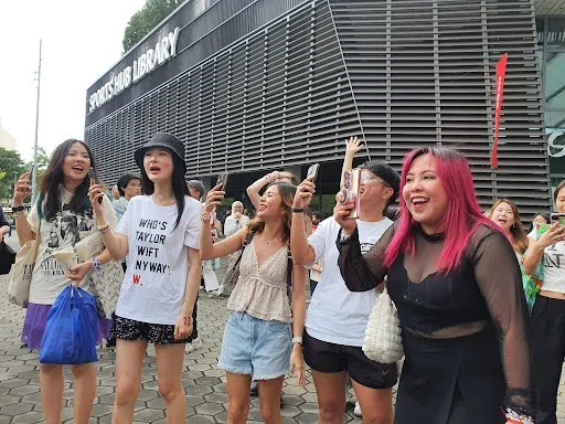 新加坡是泰勒丝全球巡演的唯一东南亚站，预计前来观看演唱会的海内外粉丝超过30万人次。（靳忻摄）